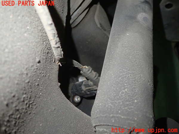 1UPJ-9233844300]ボルボ・C30(MB4204S)右リアナックルハブ 中古_2