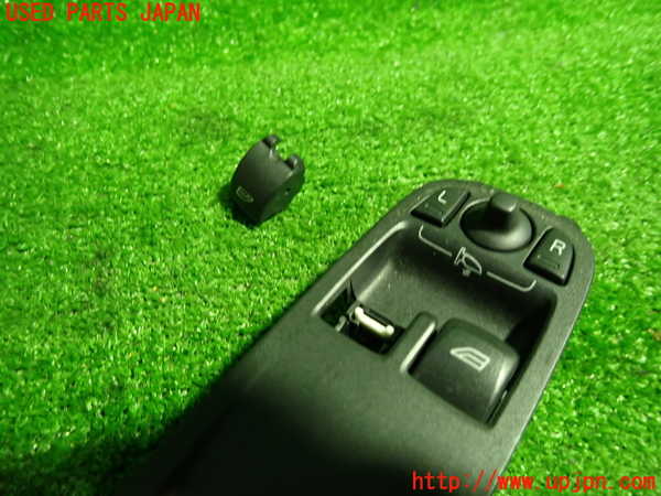 1UPJ-9233846240]ボルボ・C30(MB4204S)右パワーウィンドウスイッチ (ジャンク品) 中古_3