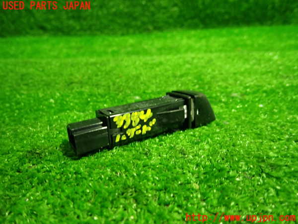 1UPJ-9233846290]ボルボ・C30(MB4204S)ハザードスイッチ 中古_2