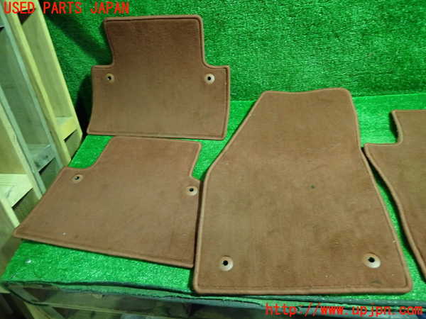 1UPJ-9233847800]ボルボ・C30(MB4204S)フロアマット 中古_3