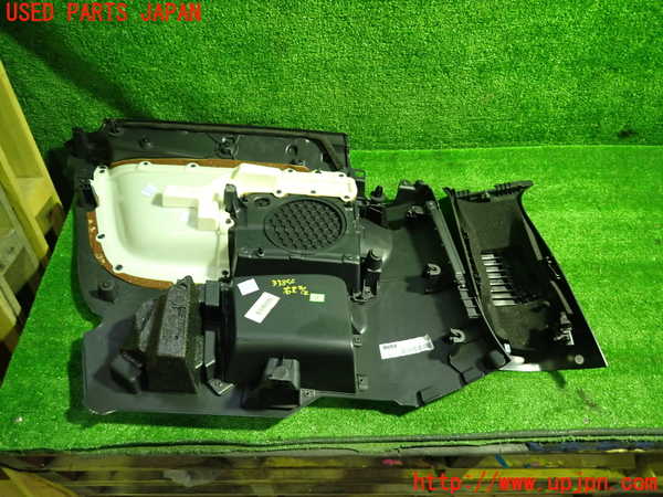 1UPJ-9233847675]ボルボ・C30(MB4204S)右リアピラートリム 中古_5