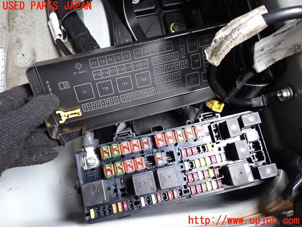 1UPJ-9233856742]マセラティ・クアトロポルテ(MQP30A)ヒューズボックス2 中古_2