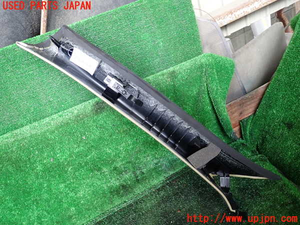 1UPJ-9233857655]マセラティ・クアトロポルテ(MQP30A)右フロントピラートリム 中古_2