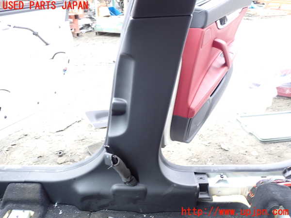 1UPJ-9233857665]マセラティ・クアトロポルテ(MQP30A)右センターピラートリム 中古_3