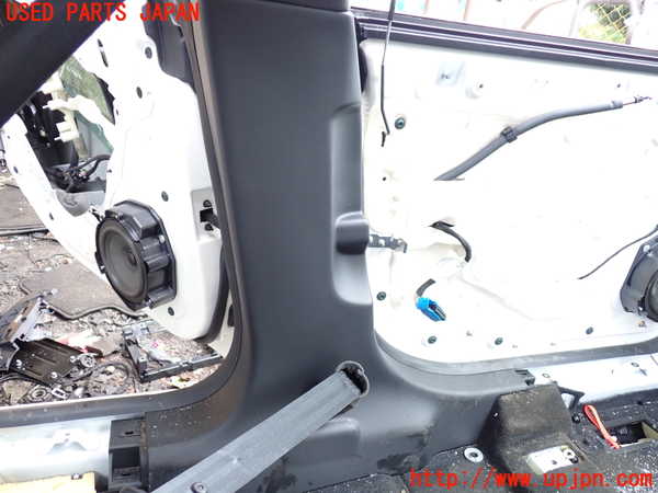 1UPJ-9233857670]マセラティ・クアトロポルテ(MQP30A)左センターピラートリム 中古_3