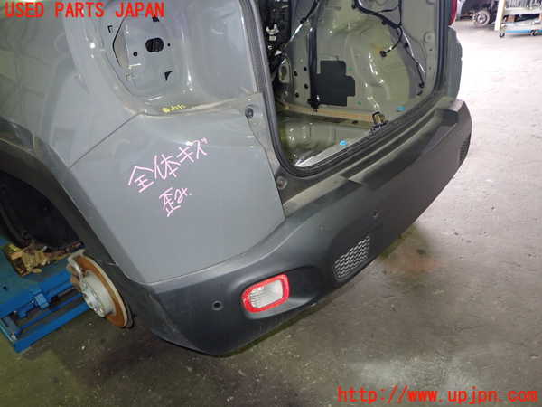 1UPJ-9233871610]ジープ・レネゲード(BV13PM)リアバンパー 中古_2