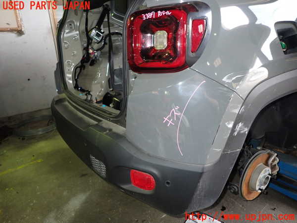 1UPJ-9233871610]ジープ・レネゲード(BV13PM)リアバンパー 中古_3