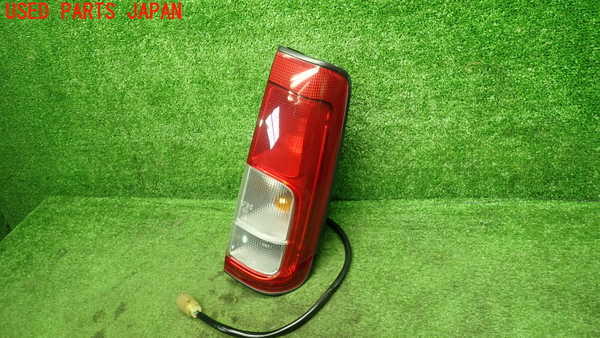 1UPJ-9233881530]スイフトスポーツ(HT81S)右テールランプ 中古_2