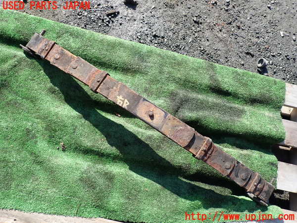 1UPJ-9233895100]三菱ジープ(J54)右リアスプリング 中古_4