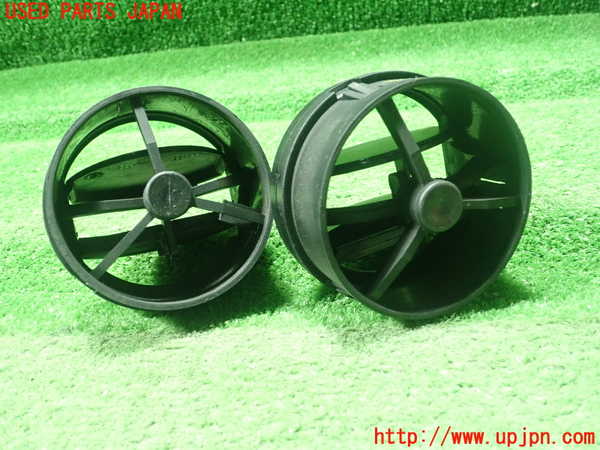 1UPJ-9233907527]マセラティ・3200GT(338)エアコン吹き出し口2 (真中)  【左ハンドル】 中古_3