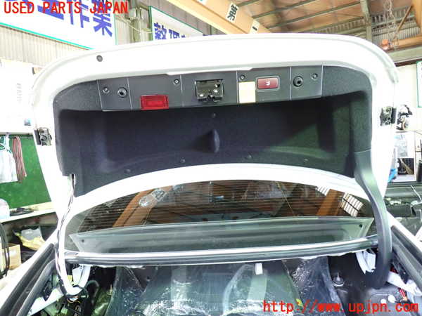 1UPJ-9233931500]ベンツ CLS350 C219(219356C)トランク 中古_4