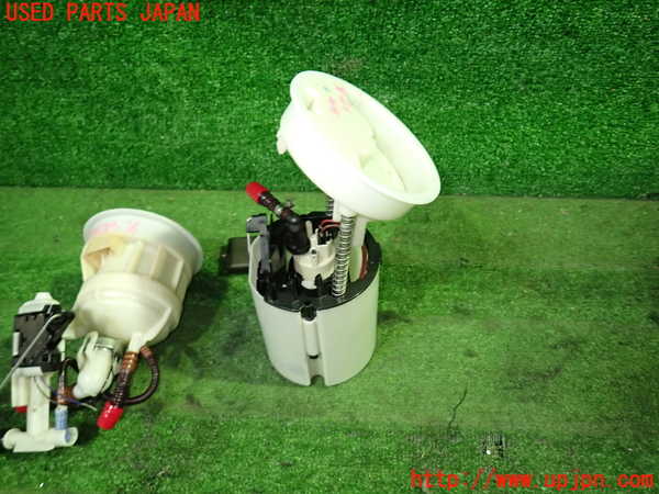 1UPJ-9233932510]ベンツ CLS350 C219(219356C)燃料ポンプ 中古_3