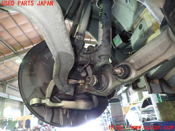 1UPJ-9233934290]ベンツ CLS350 C219(219356C)右フロントナックルハブ 中古_2
