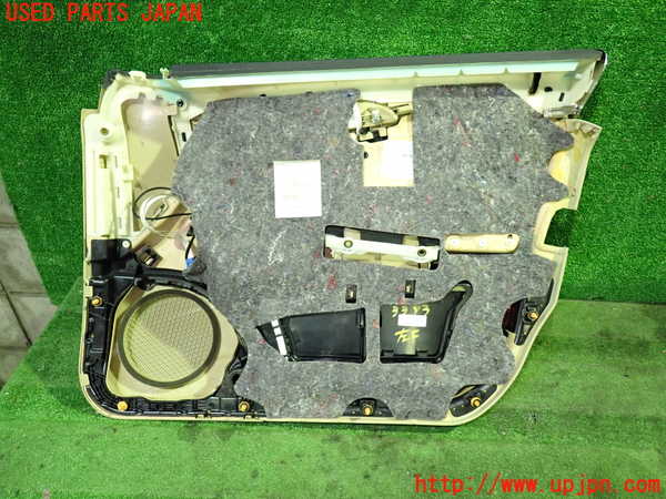 1UPJ-9233931264]ベンツ CLS350 C219(219356C)左前ドア内張り 中古_4