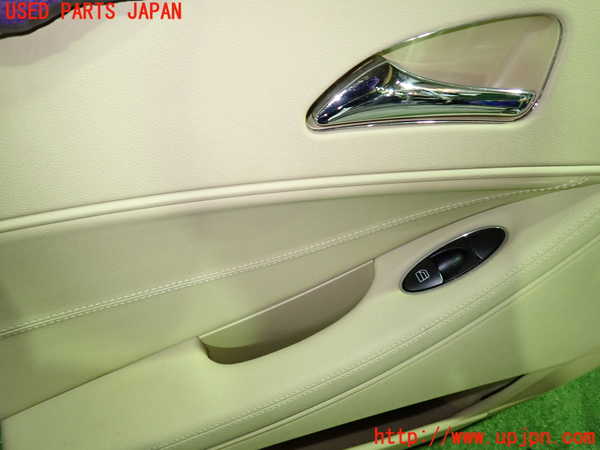1UPJ-9233931324]ベンツ CLS350 C219(219356C)左後ドア内張り 中古_2