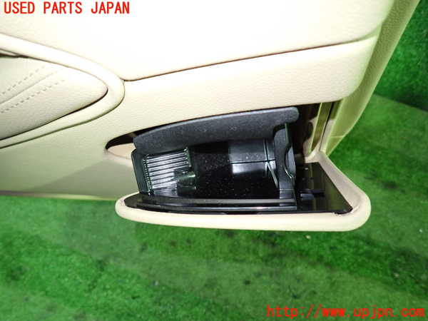 1UPJ-9233931324]ベンツ CLS350 C219(219356C)左後ドア内張り 中古_3