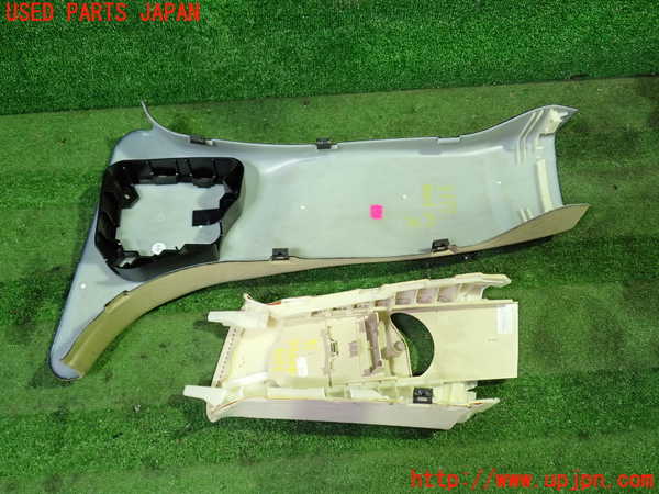 1UPJ-9233937665]ベンツ CLS350 C219(219356C)右センターピラートリム 中古_5