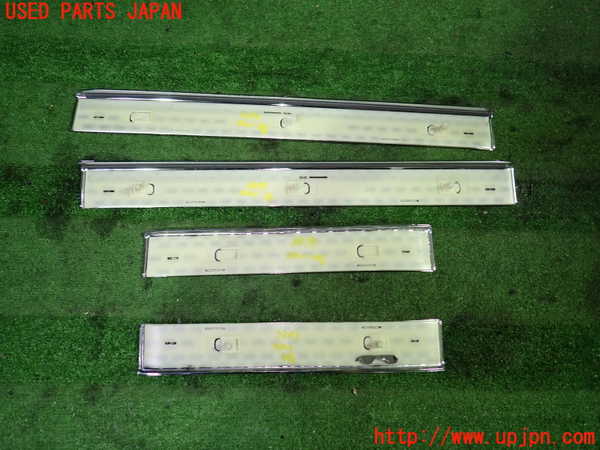 1UPJ-9233937740]ベンツ CLS350 C219(219356C)スカッフプレート 中古_2