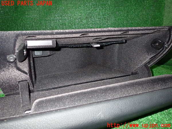 1UPJ-9233947516]BMW アクティブハイブリッド3(AH3) F30(3F30)グローブボックス1 中古_4