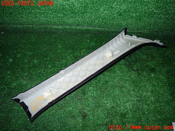 1UPJ-9233947660]BMW アクティブハイブリッド3(AH3) F30(3F30)左フロントピラートリム 中古_2