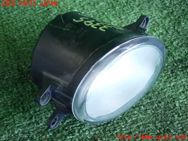 2UPJ-9233951180]プリウス(ZVW30)右フォグ 中古_2