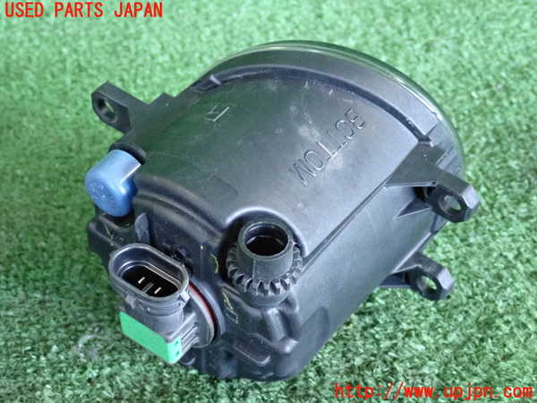 2UPJ-9233951180]プリウス(ZVW30)右フォグ 中古_3