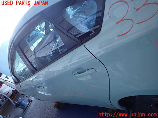 2UPJ-9233951320]プリウス(ZVW30)左後ドア 中古 AGC M2F3_2