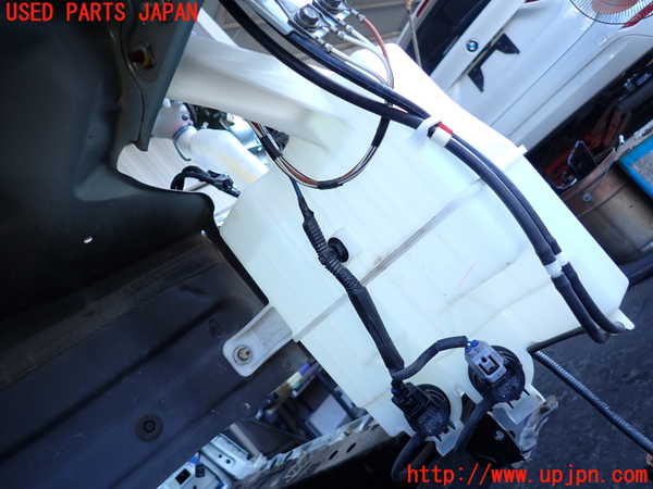 2UPJ-9233956791]プリウス(ZVW30)ウォッシャータンク1 中古_2