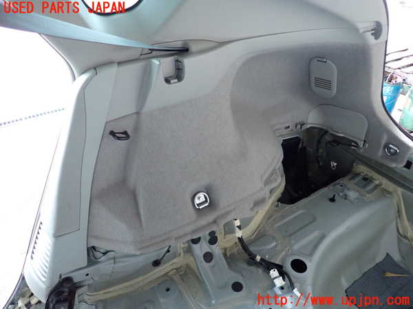 2UPJ-9233957675]プリウス(ZVW30)右リアピラートリム 中古_3