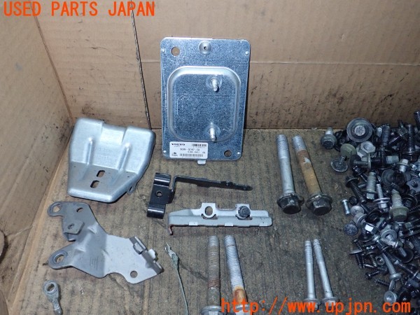 3UPJ=9233970720]ボルボ V70(BB420W)ネジ・ナット・ステー類 セット ジャンク_2