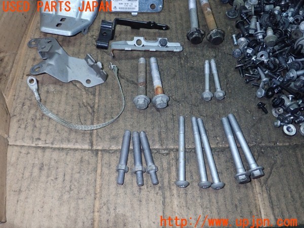 3UPJ=9233970720]ボルボ V70(BB420W)ネジ・ナット・ステー類 セット ジャンク_3