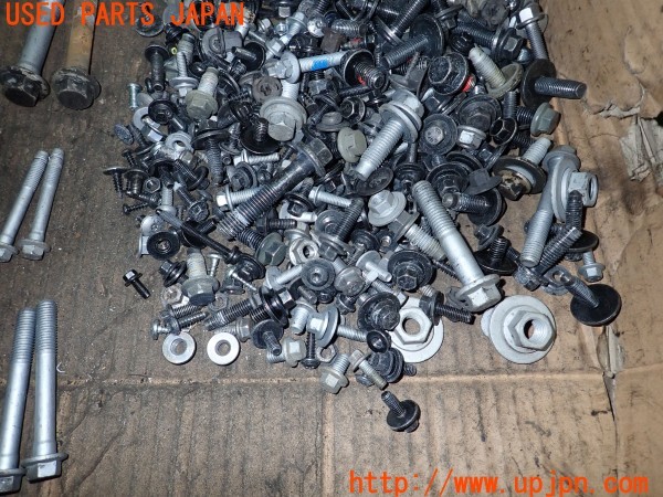 3UPJ=9233970720]ボルボ V70(BB420W)ネジ・ナット・ステー類 セット ジャンク_5