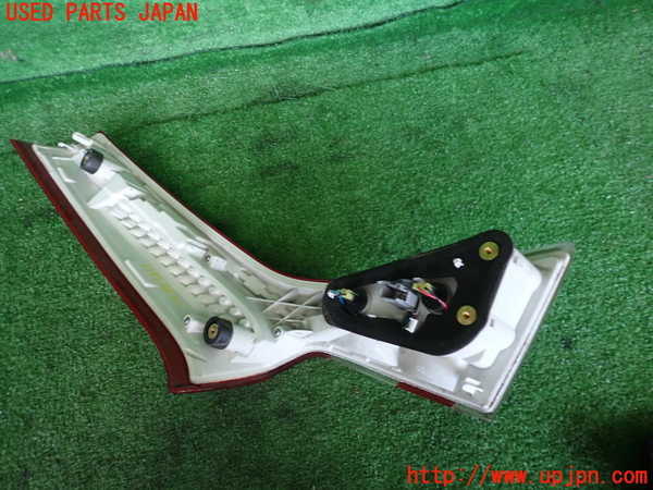 2UPJ-9233971550]ボルボ・V70(BB420W)右リアフィニッシャー 中古_3