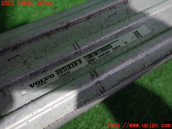 2UPJ-9233972451]ボルボ・V70(BB420W)インタークーラー1 中古_2