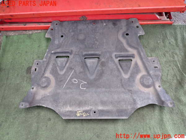 2UPJ-9233972170]ボルボ・V70(BB420W)エンジンアンダーカバー 中古_3