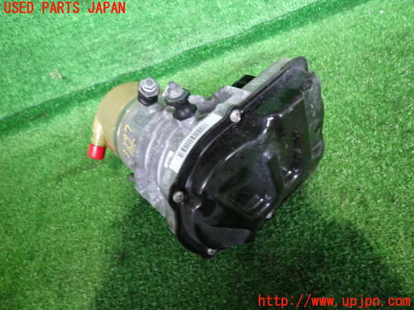 2UPJ-9233974250]ボルボ・V70(BB420W)パワステポンプ 中古_2