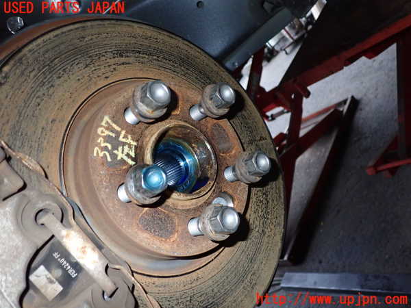 2UPJ-9233974295]ボルボ・V70(BB420W)左フロントナックルハブ 中古_2