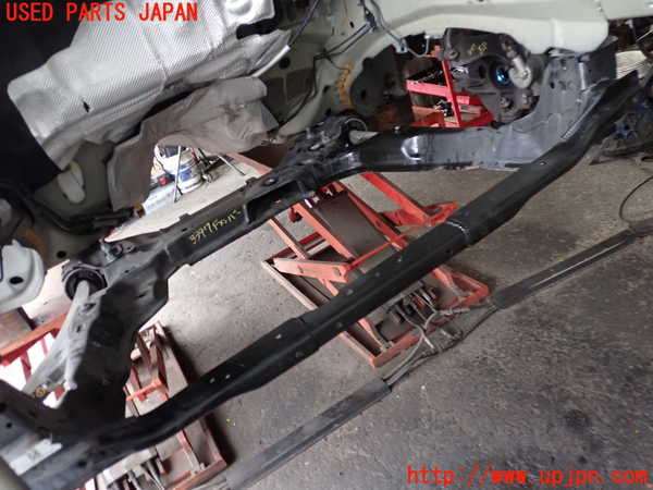 2UPJ-9233975285]ボルボ・V70(BB420W)フロントメンバー 中古_2