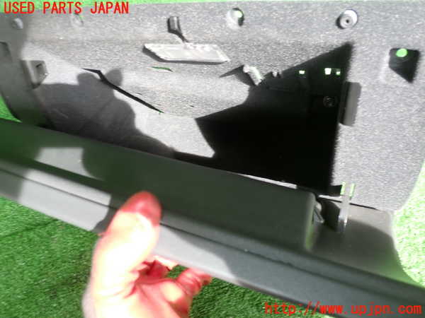 2UPJ-9233977516]ボルボ・V70(BB420W)グローブボックス1 中古_3