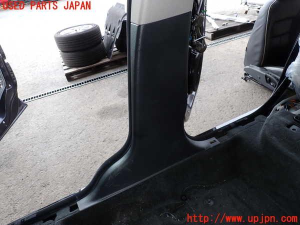 2UPJ-9233977665]ボルボ・V70(BB420W)右センターピラートリム 中古_3