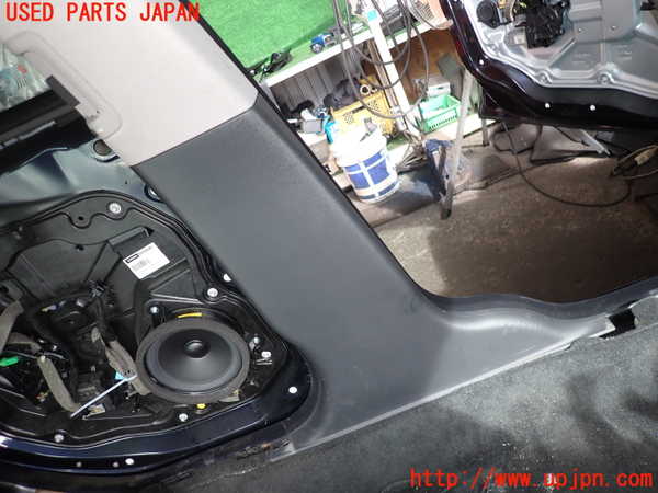 2UPJ-9233977670]ボルボ・V70(BB420W)左センターピラートリム 中古_3