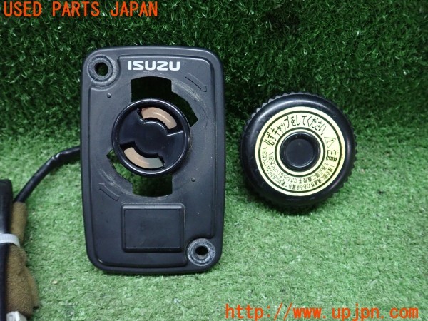 3UPJ=9233990512]ビッグホーン ハンドリングバイロータスSE(UBS73GW)後期 いすゞ純正? ルームライト ルームランプ 室内ライト トランク 中古_3