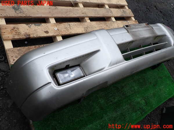 1UPJ-9233991010]ビッグホーン(UBS73GW)フロントバンパー 中古_3