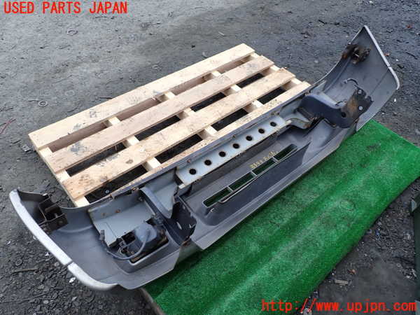 1UPJ-9233991010]ビッグホーン(UBS73GW)フロントバンパー 中古_5