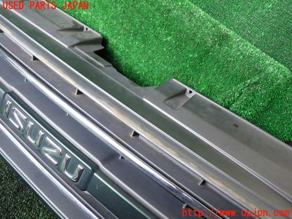 1UPJ-9233991050]ビッグホーン(UBS73GW)ラジエターグリル 中古_2