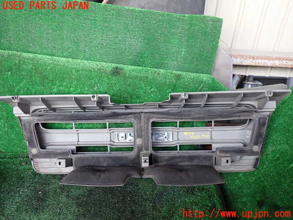 1UPJ-9233991050]ビッグホーン(UBS73GW)ラジエターグリル 中古_4