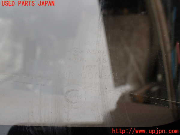 1UPJ-9233991195]ビッグホーン(UBS73GW)フロントガラス 中古_3
