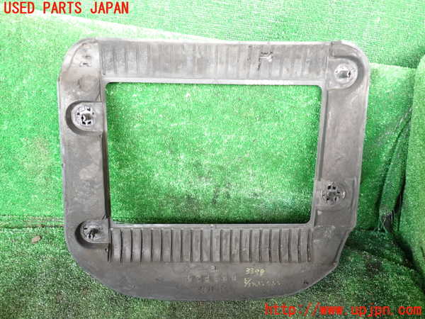 1UPJ-9233992160]ビッグホーン(UBS73GW)エンジンアッパーカバー 中古_3