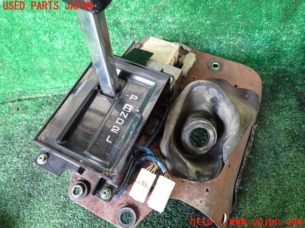 1UPJ-9233997555]ビッグホーン(UBS73GW)ATシフトレバー 中古_3