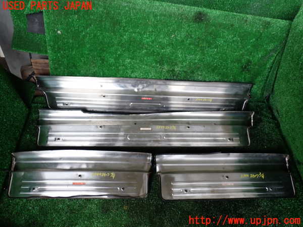 1UPJ-9233997740]ビッグホーン(UBS73GW)スカッフプレート 中古_5